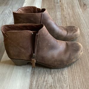 Dansko sode zip bootie